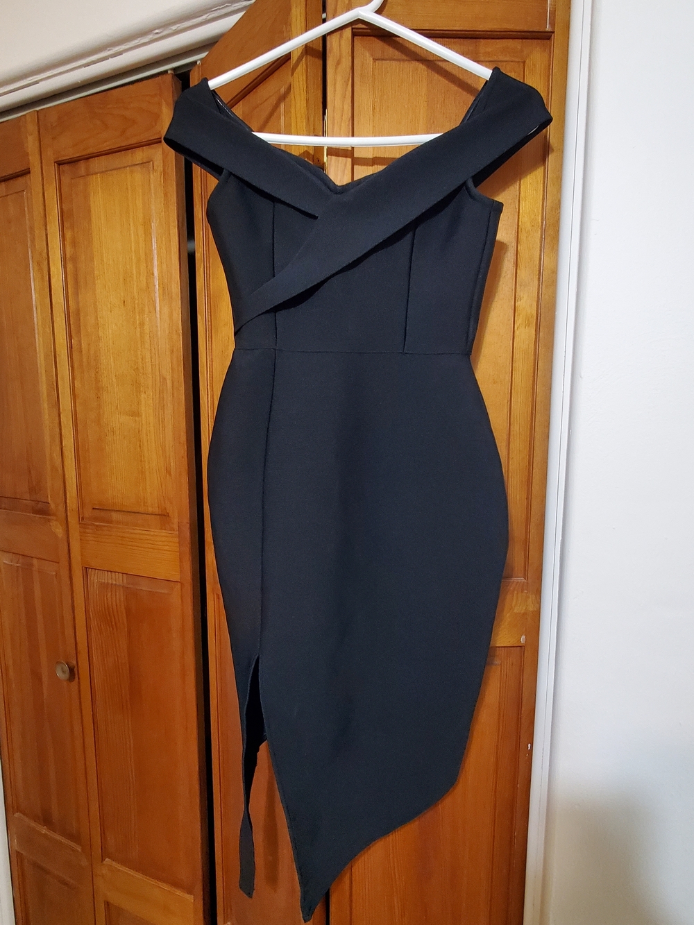 Women's Black One-Shoulder Asymmetric Sheath Dress